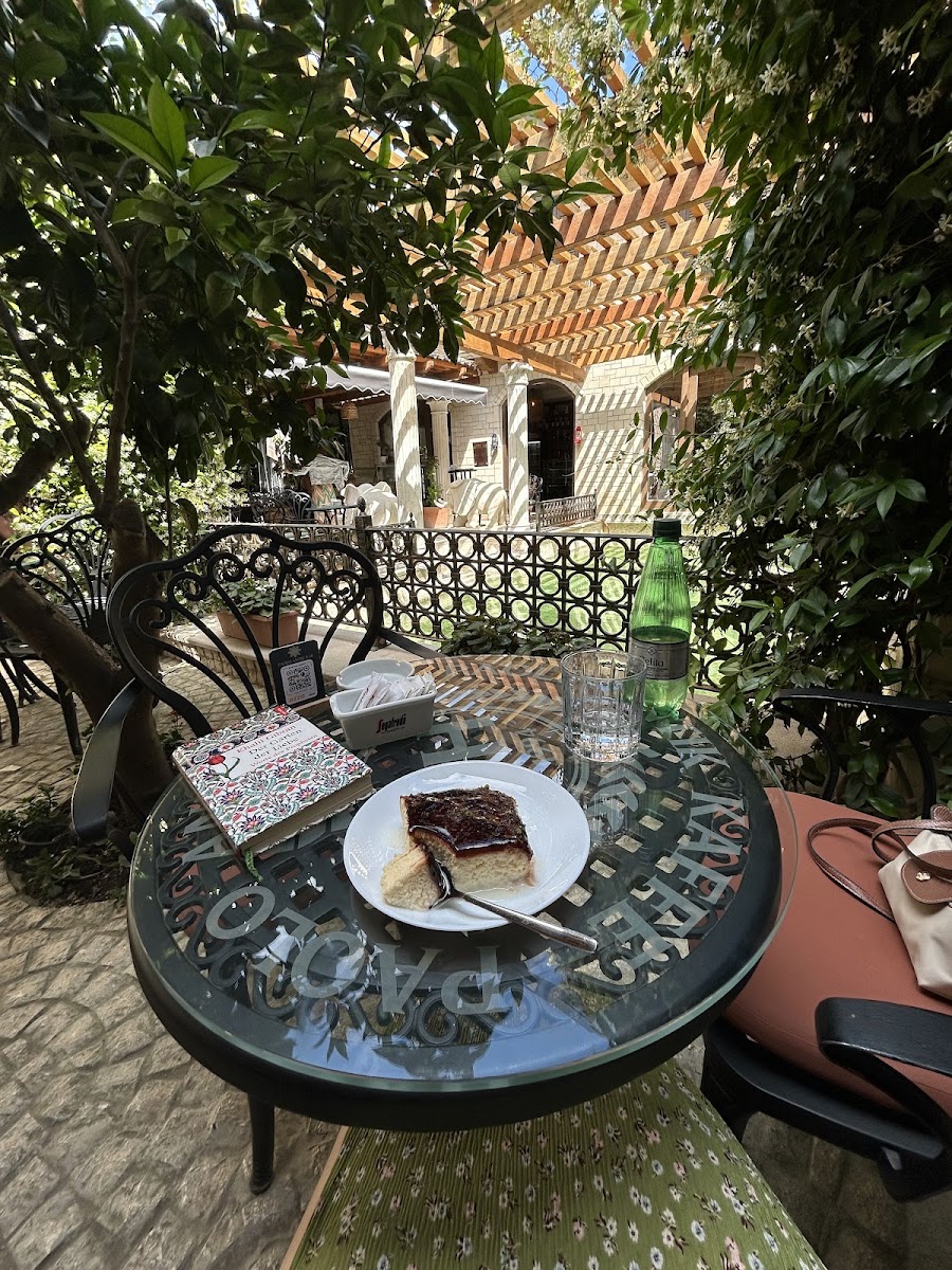 Trilece dhe tavolina Paolo Kaffe